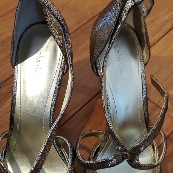 Calvin Klein hammered gold heels - Picture 4 of 4